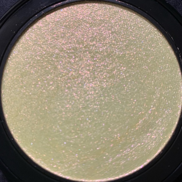 Kat Von D Metal Crush Extreme Highlighter Full Size shade “Gravitron” - Picture 4 of 7